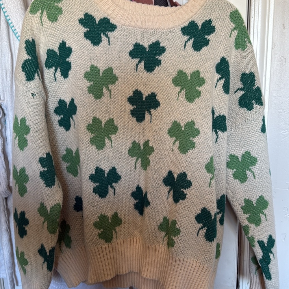 Green Clover Pattern Sweater - image 4